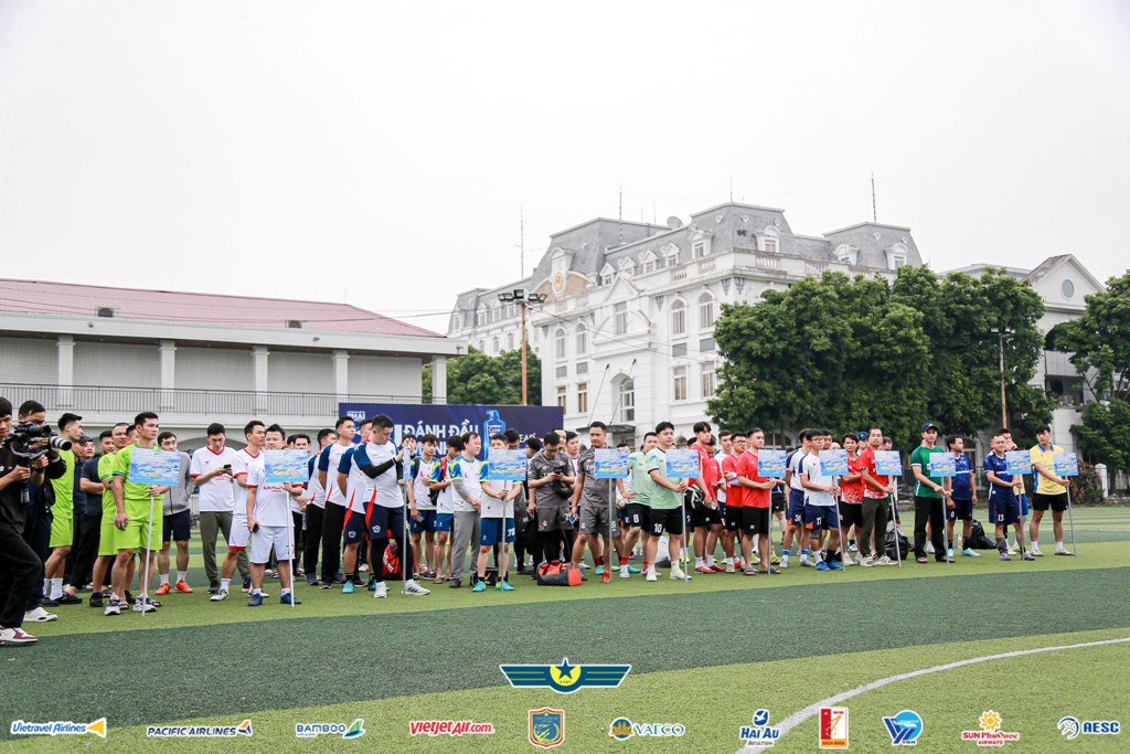 Khai mạc giải bóng đá Cúp kỹ thuật hàng không 2025 chào mừng 70 năm Ngày thành lập Cục Hàng không dân dụng Việt Nan